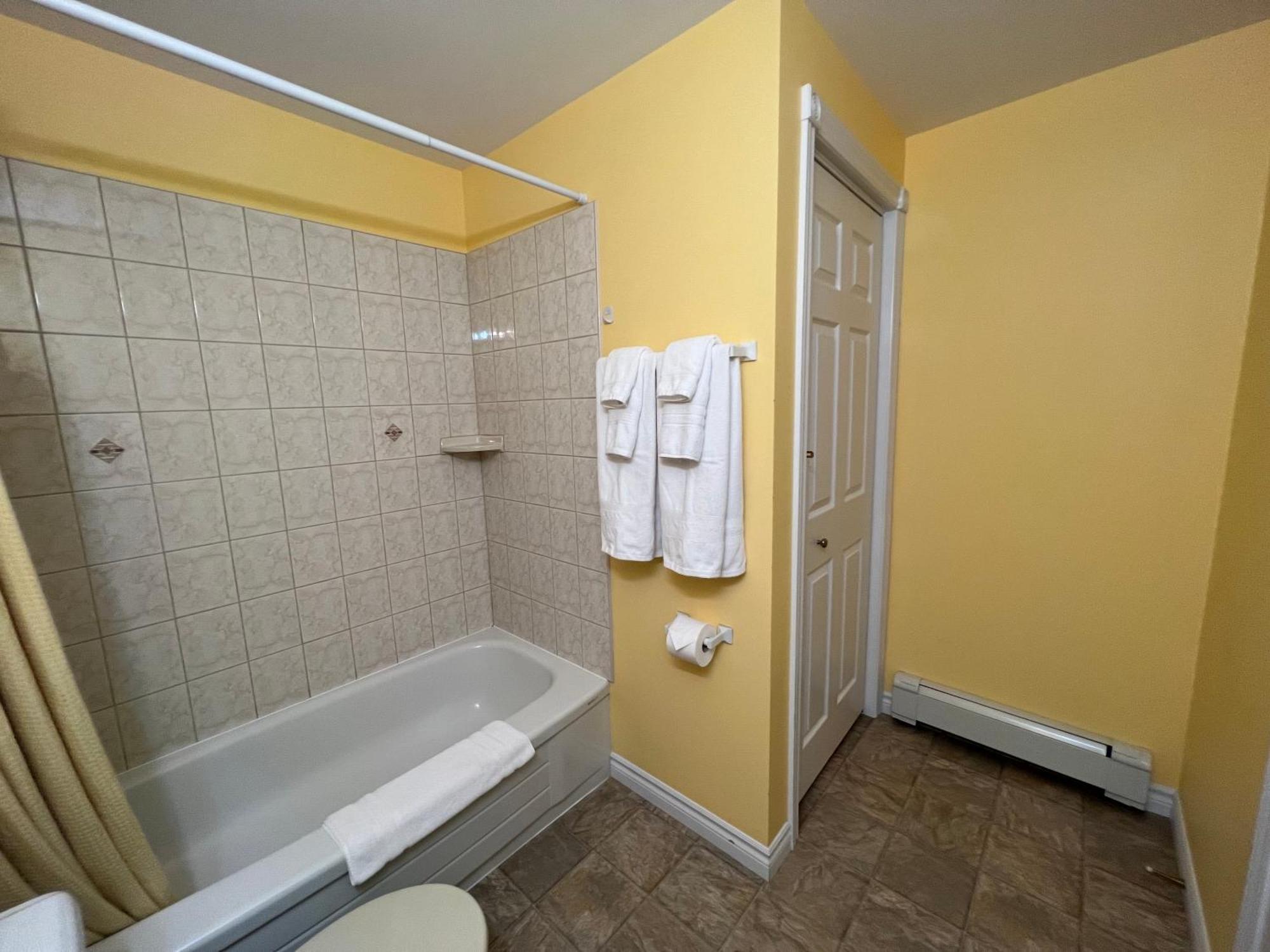 Lee'S Ocean Peek B & B Stratford Экстерьер фото